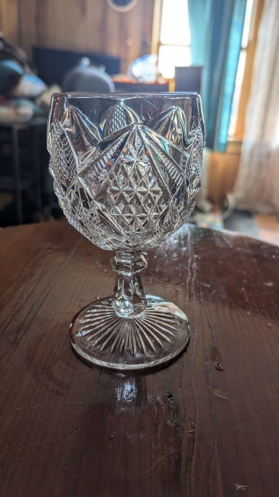 TRADITIONAL CLASSIC DIAMOND CUT DESIGN WINE GLASS | Crystal Arborist