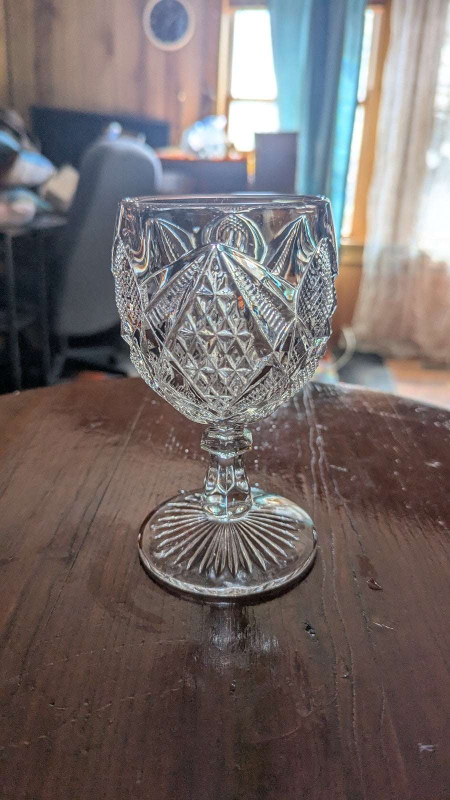 TRADITIONAL CLASSIC DIAMOND CUT DESIGN WINE GLASS | Crystal Arborist