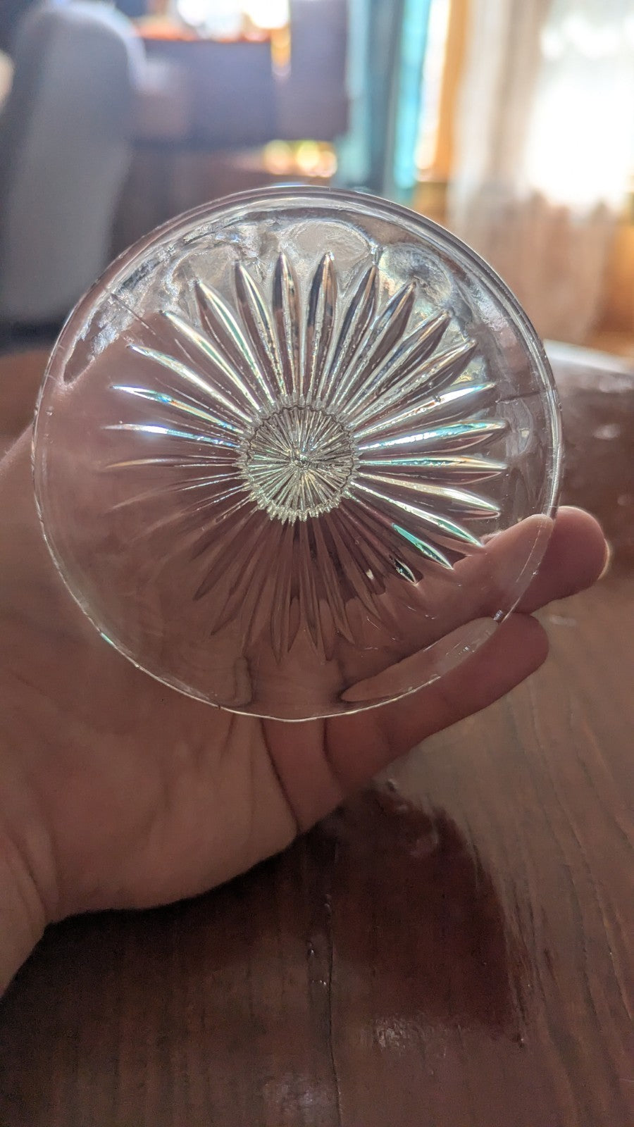 TRADITIONAL CLASSIC DIAMOND CUT DESIGN WINE GLASS 