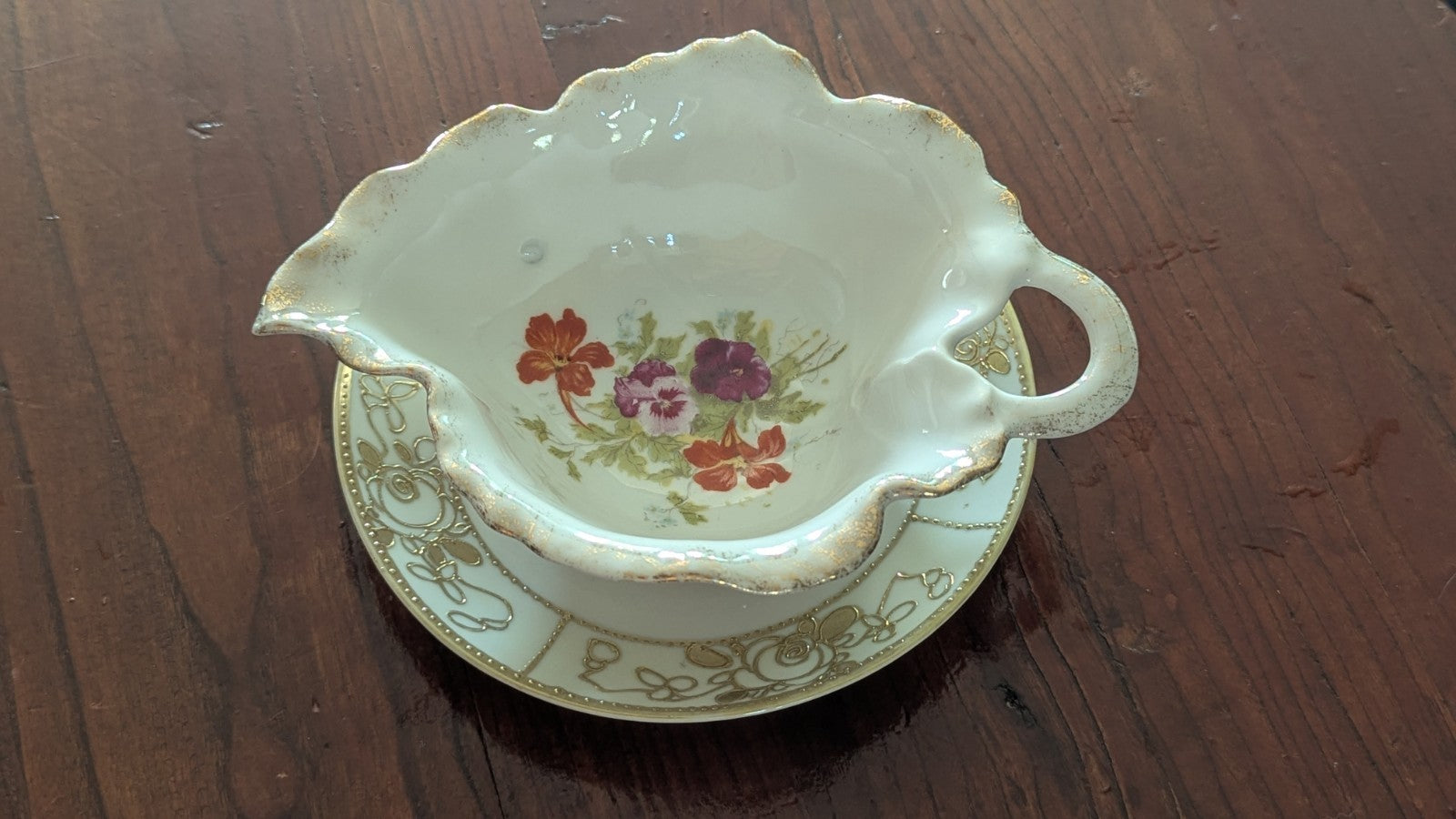 Vintage Gold Accented Leaf Shaped Gravy Serving Dish And Plate W/ Floral Design