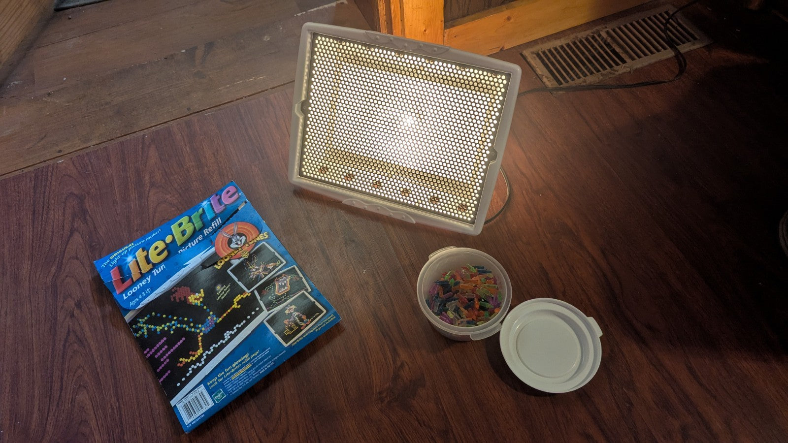 1999 Vintage Lite Brite With Pegs and About 20 Pages, WORKS 