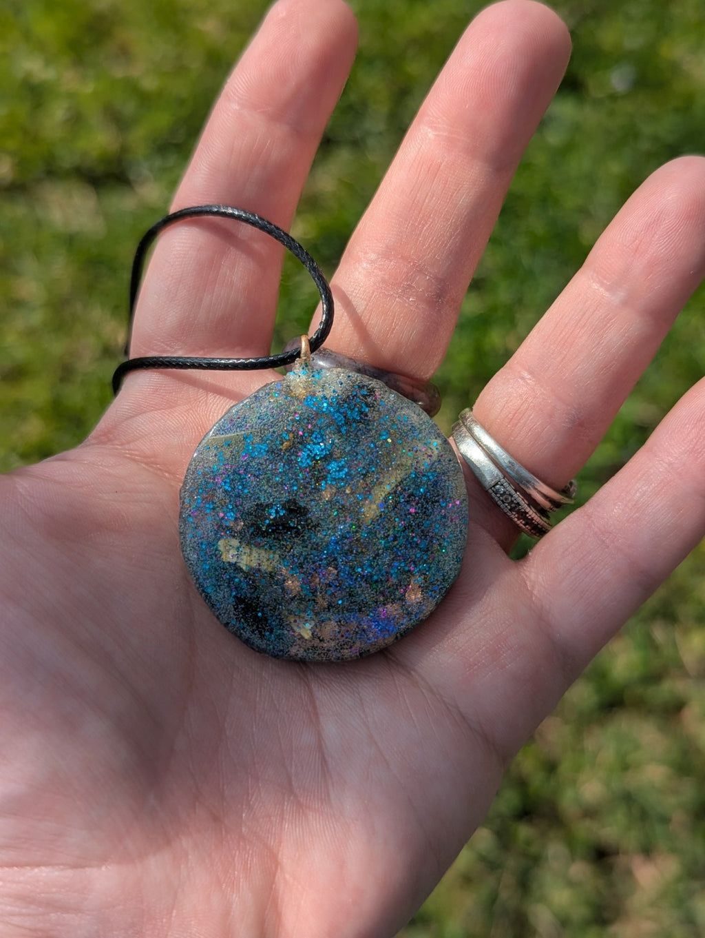 Lightweight Orgonite Pendants, Glue and Baking Soda: For Protection and Unity