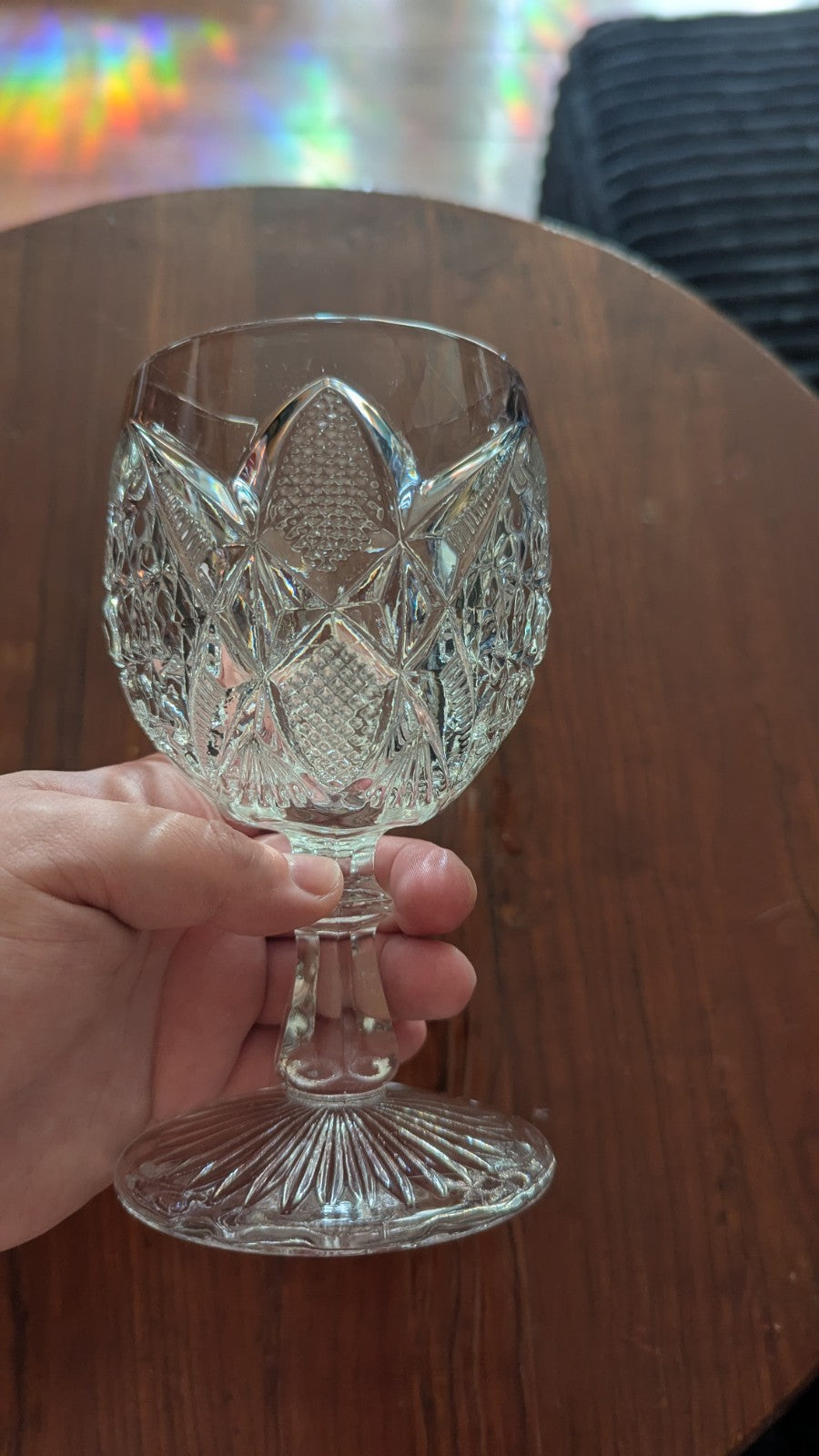 TRADITIONAL CLASSIC DIAMOND CUT DESIGN WINE GLASS 