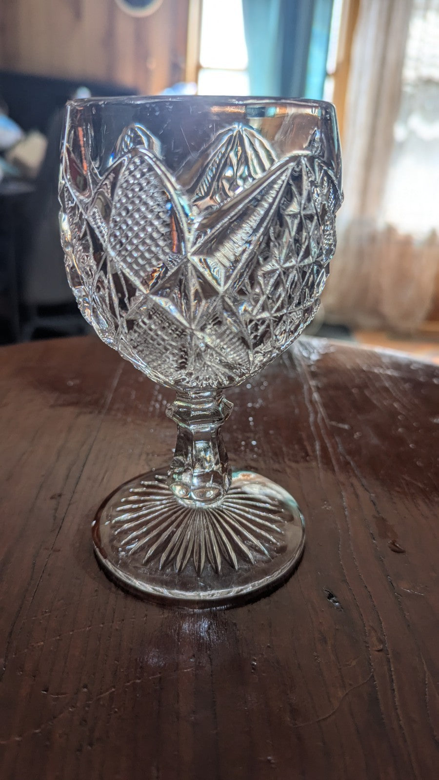 TRADITIONAL CLASSIC DIAMOND CUT DESIGN WINE GLASS 