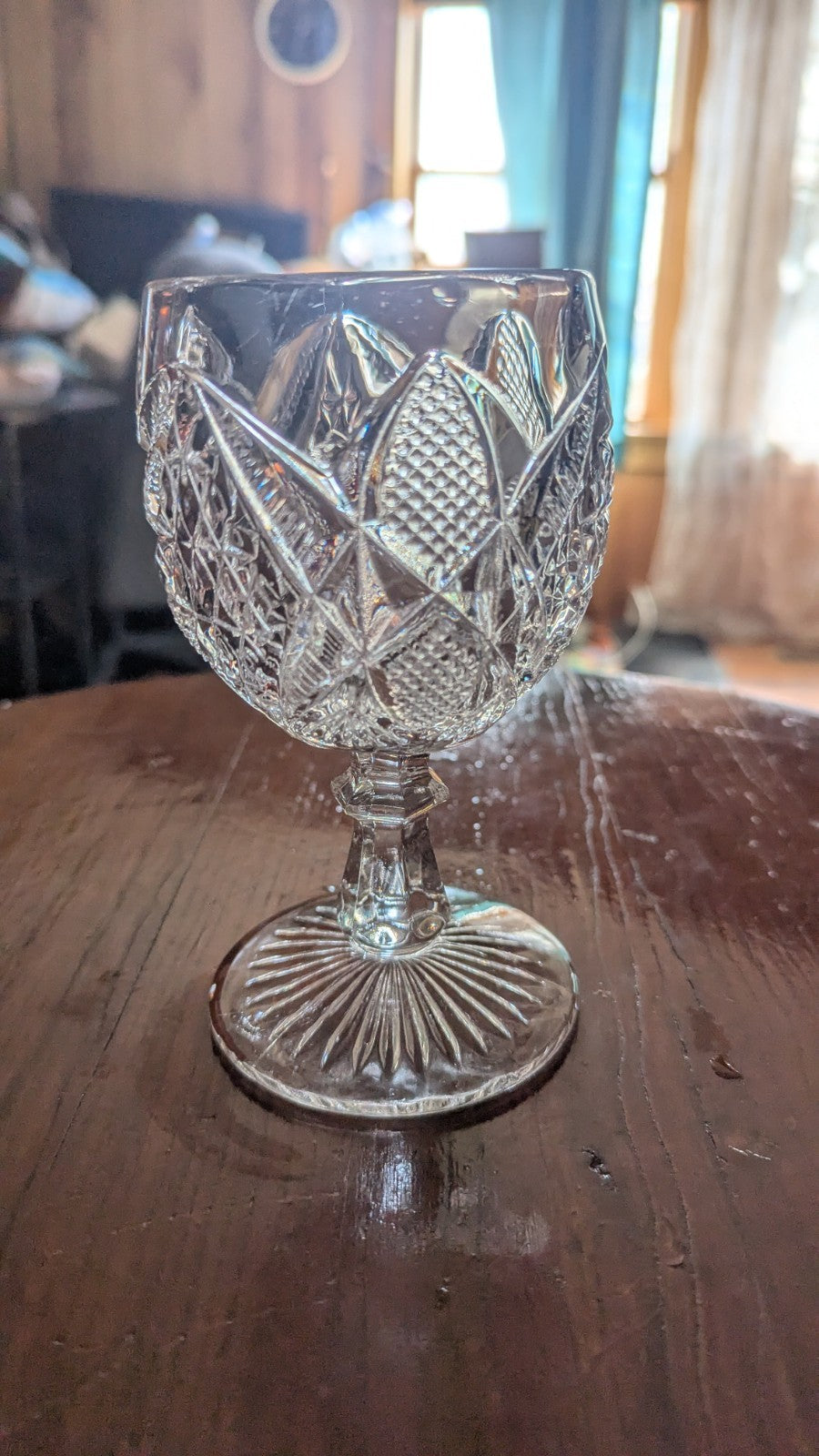 TRADITIONAL CLASSIC DIAMOND CUT DESIGN WINE GLASS 