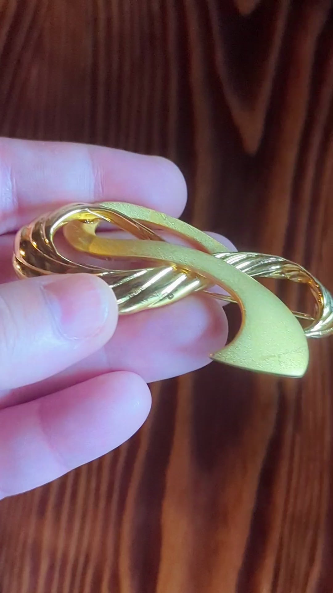 Tona Signed Gold Abstract Ribbon Vintage Pin
