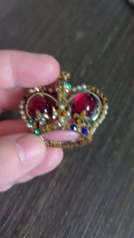 Vintage Pin, Crown