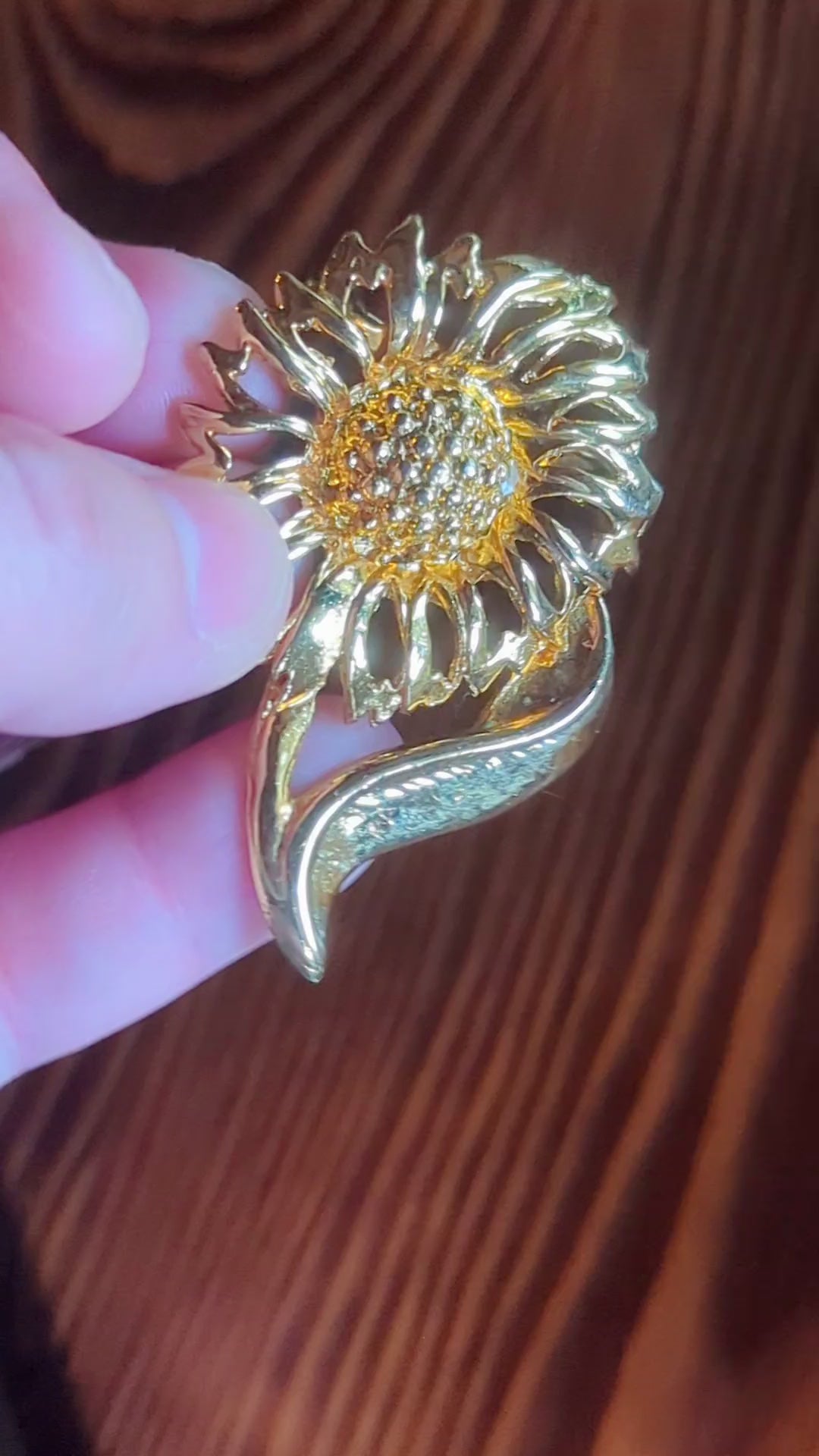 Gold Tone Sunflower Vintage Pin