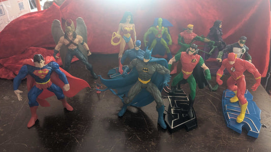 Justice League of America Vintage Action Figures, Superman, Batman, Robin, Wonder woman, The Flash, Hawkman, Green Lantern, Martian Manhunter, The Green Arrow, The Atom, Huntress, DC Comics, Hasbro, Kenner | Crystal Arborist