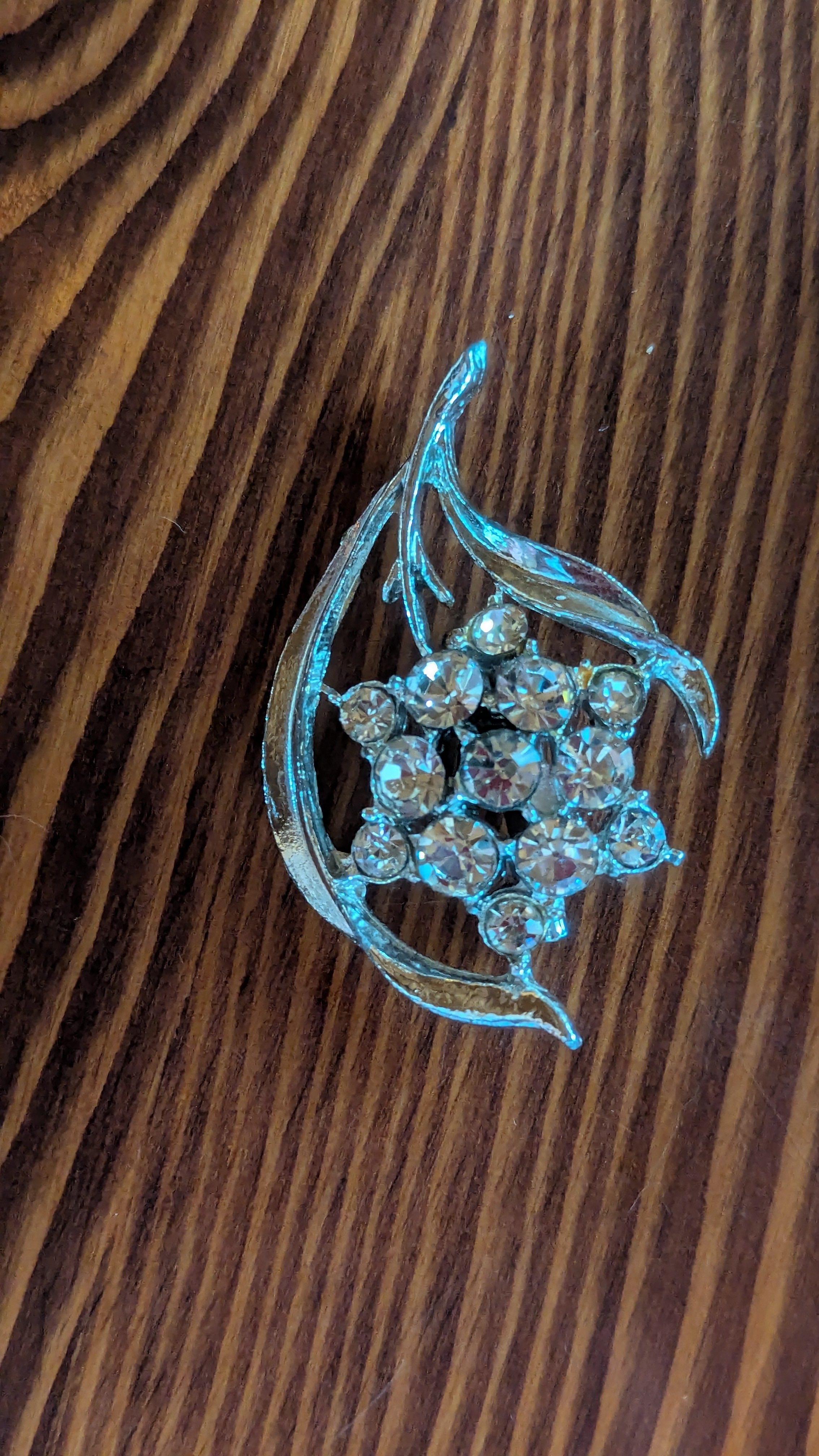 Silver Vintage Flower Pin With Rhinestones