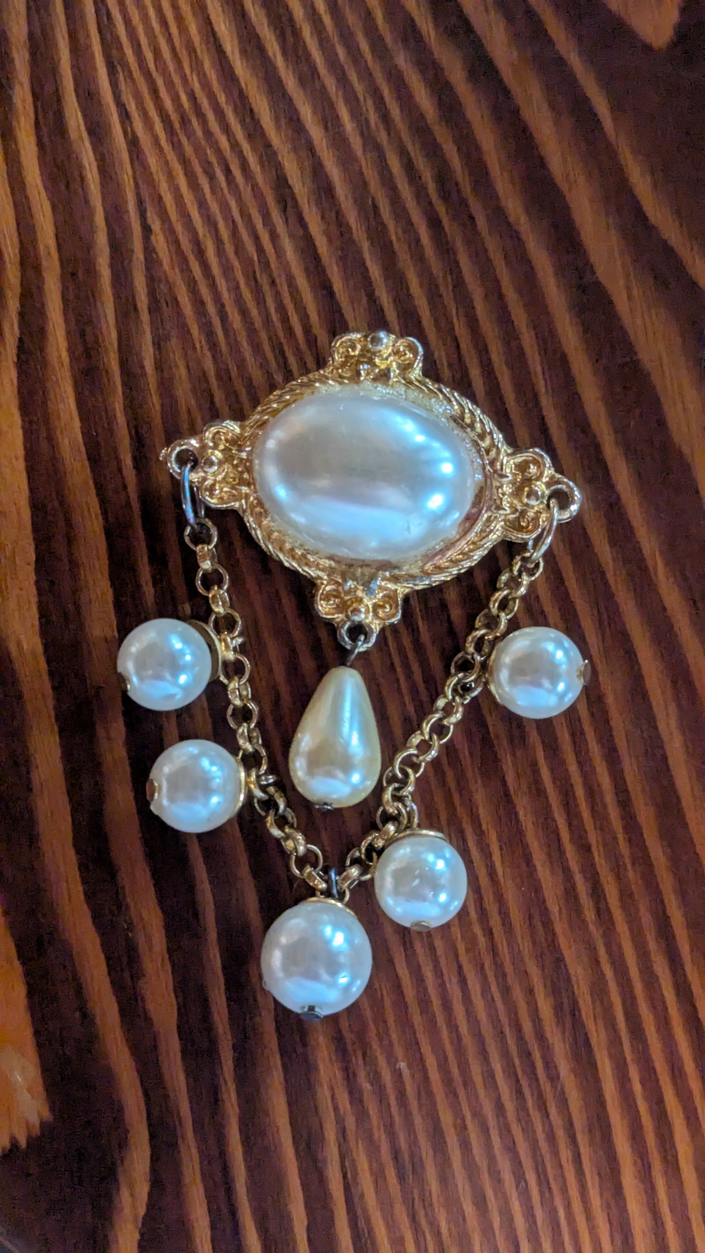 Imitation Pearl Vintage Pin