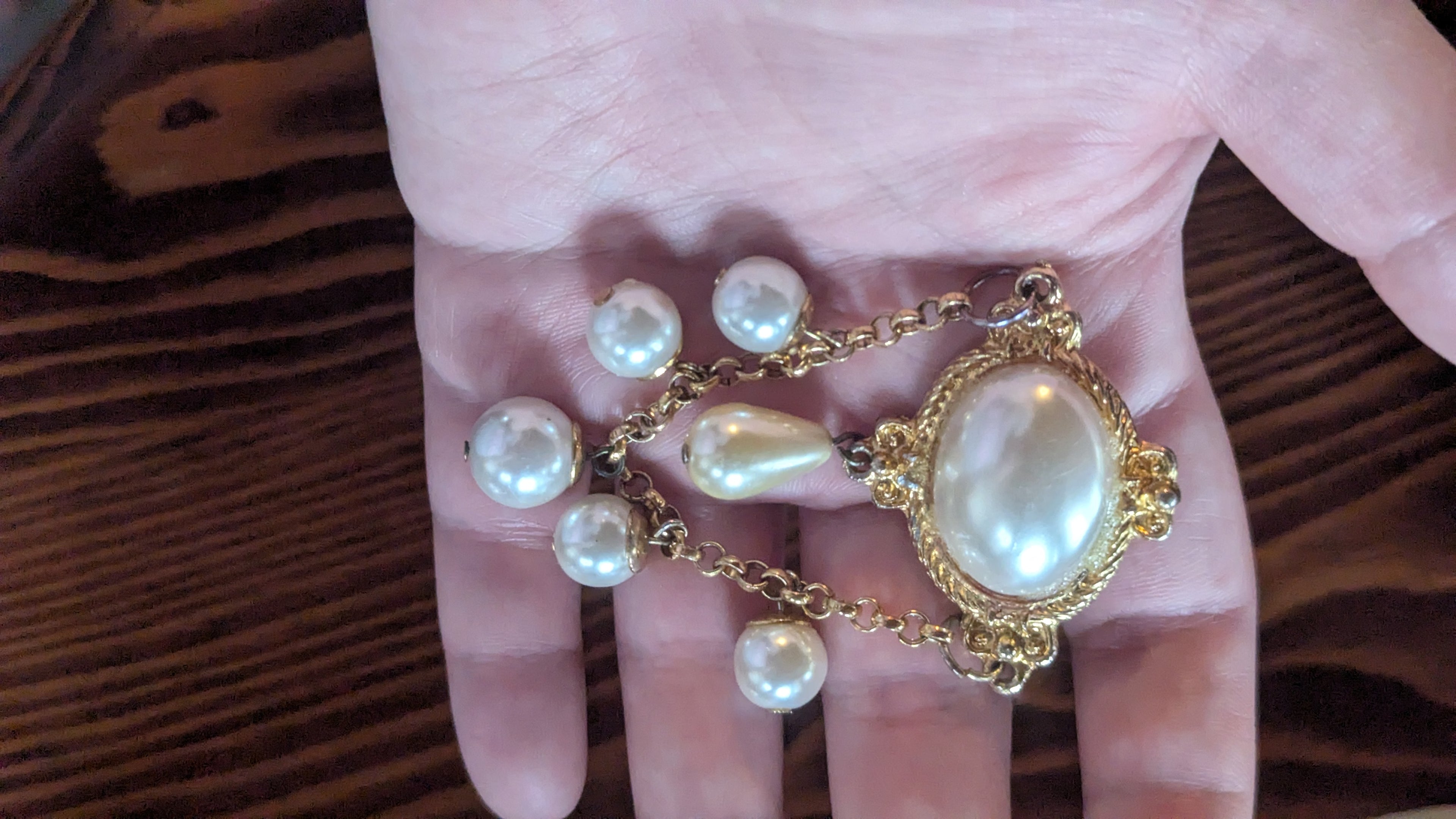 Imitation Pearl Vintage Pin
